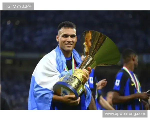 全球个子最高的足球明星揭秘及其在赛场上的独特优势与成就分析