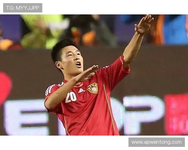 李华在足球界的成就与影响力分析是否值得称为足球明星